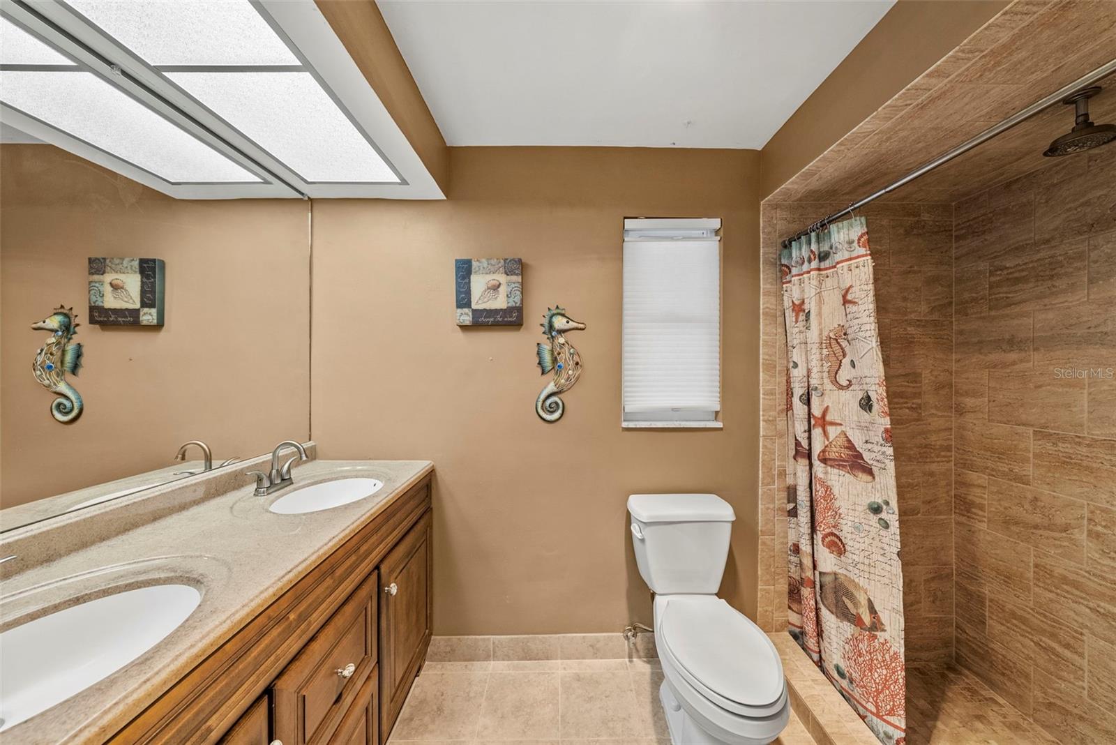 Image 25 of 82 For 2214 Davies Avenue