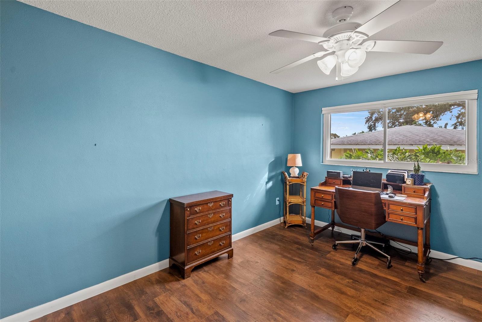 Image 26 of 82 For 2214 Davies Avenue