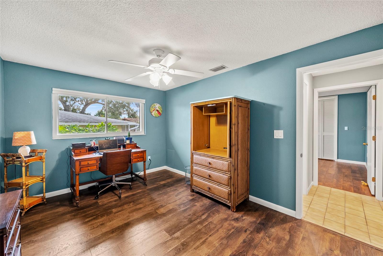 Image 27 of 82 For 2214 Davies Avenue