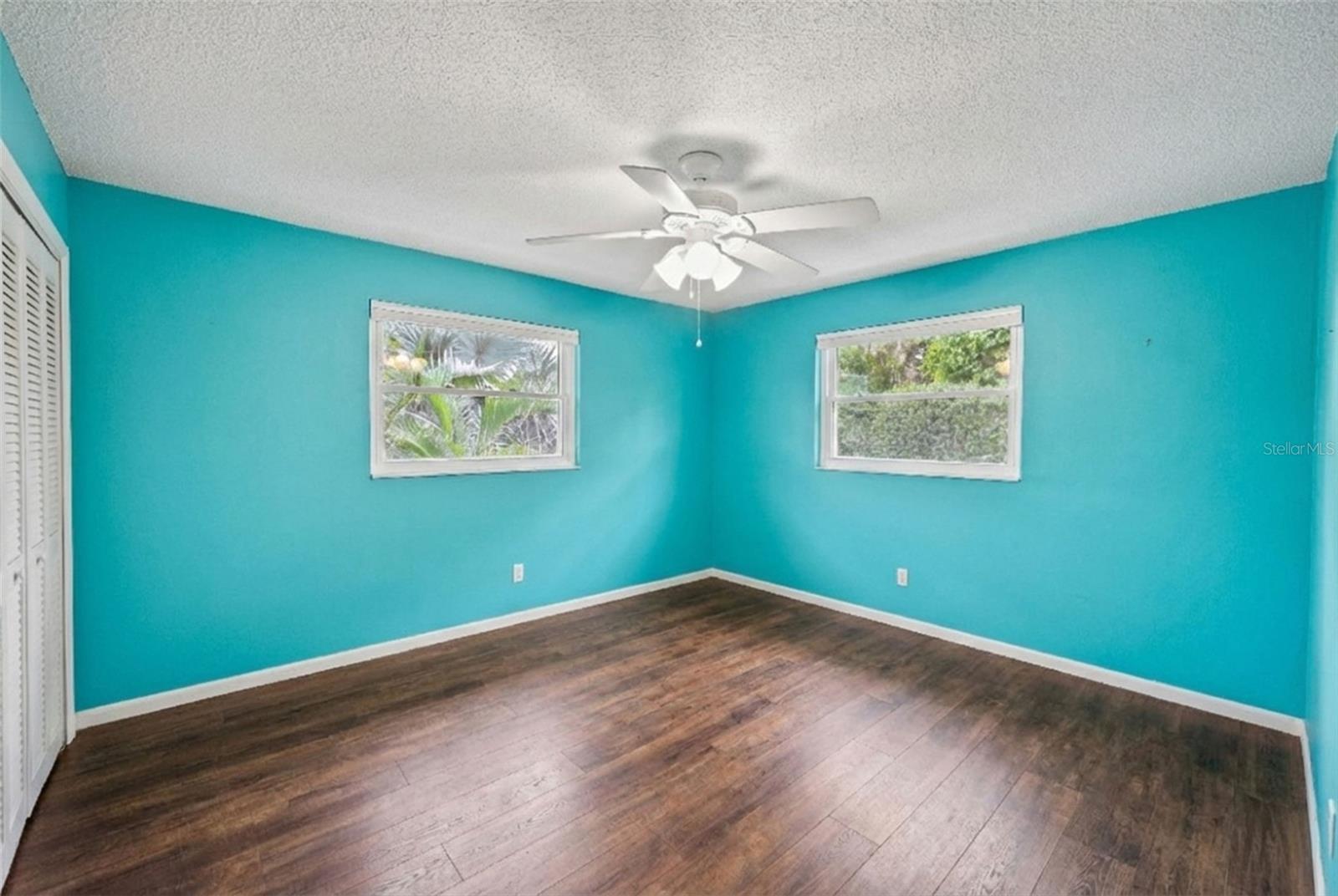 Image 33 of 82 For 2214 Davies Avenue