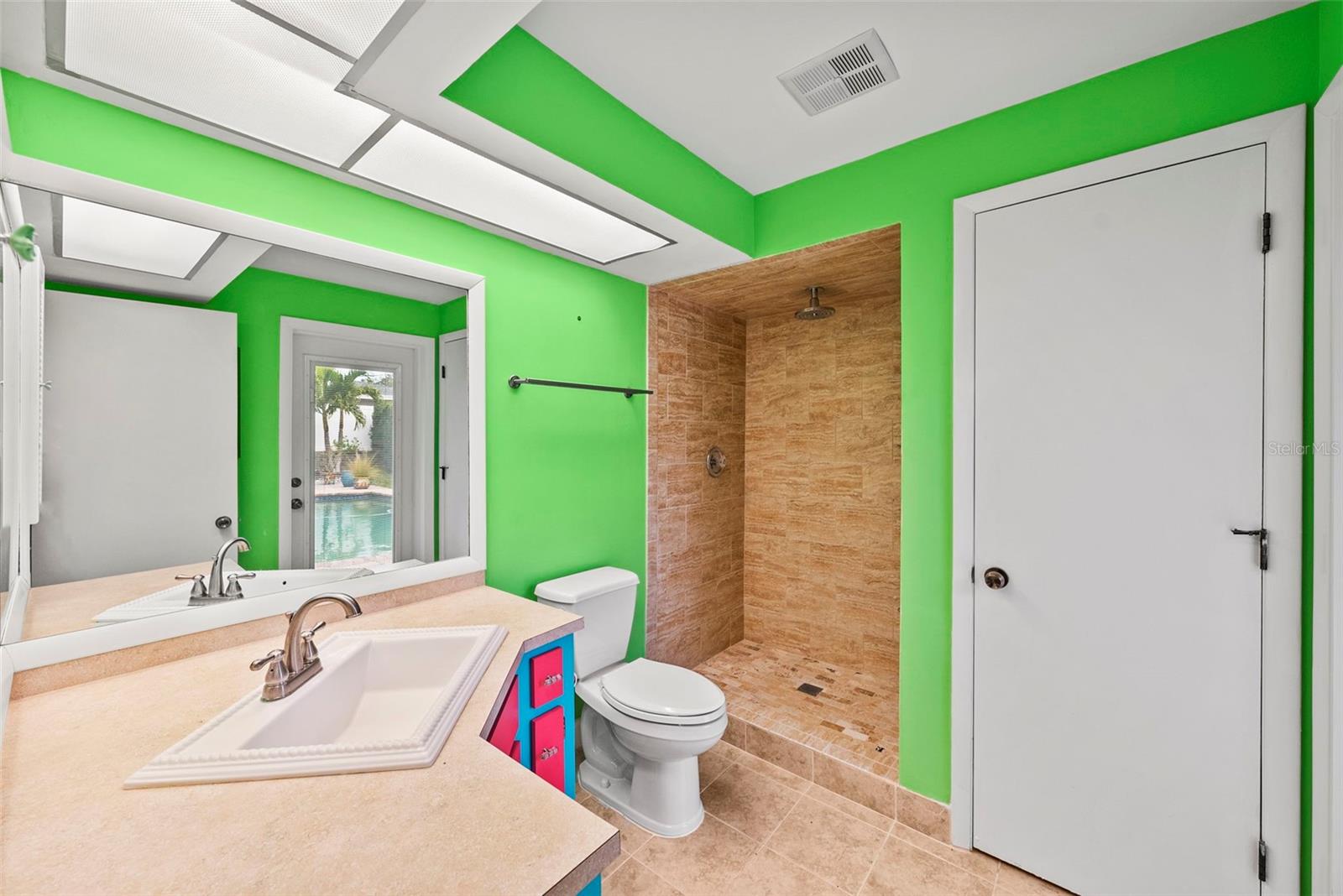 Image 34 of 82 For 2214 Davies Avenue