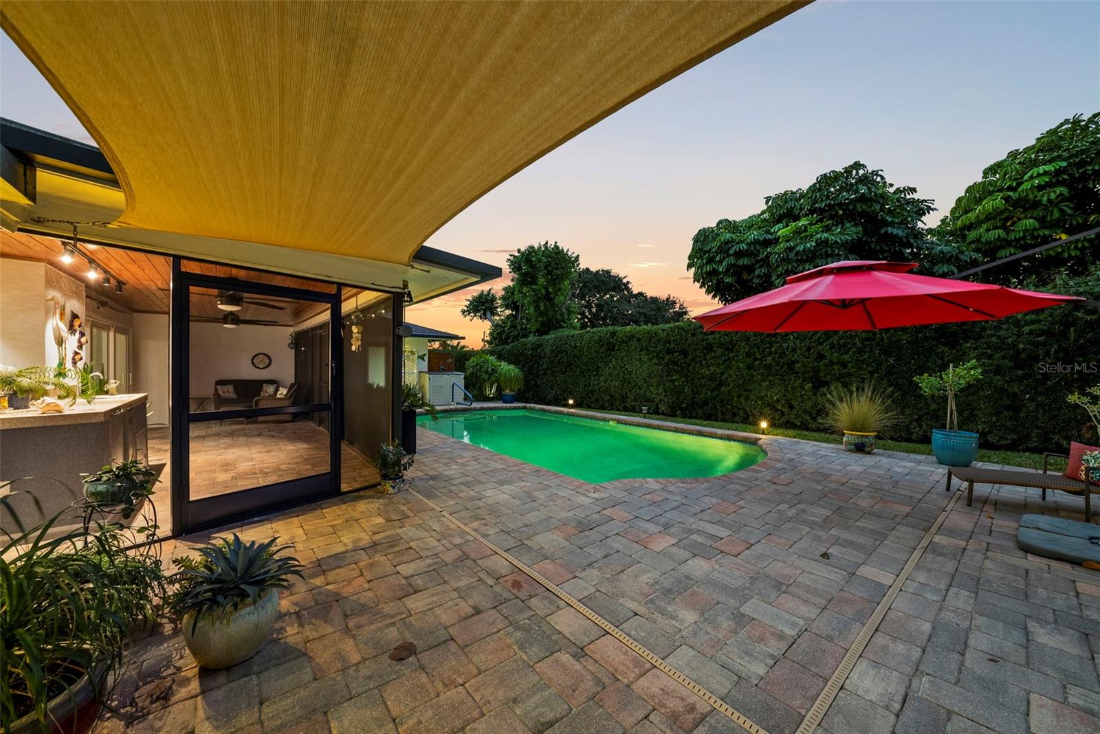 Image 37 of 82 For 2214 Davies Avenue