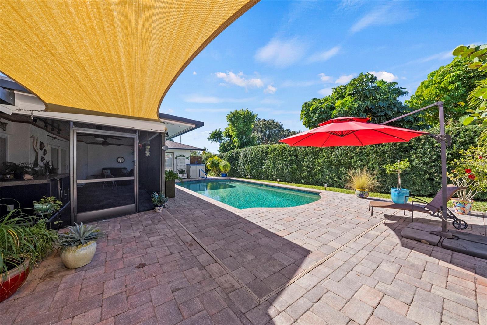 Image 40 of 82 For 2214 Davies Avenue