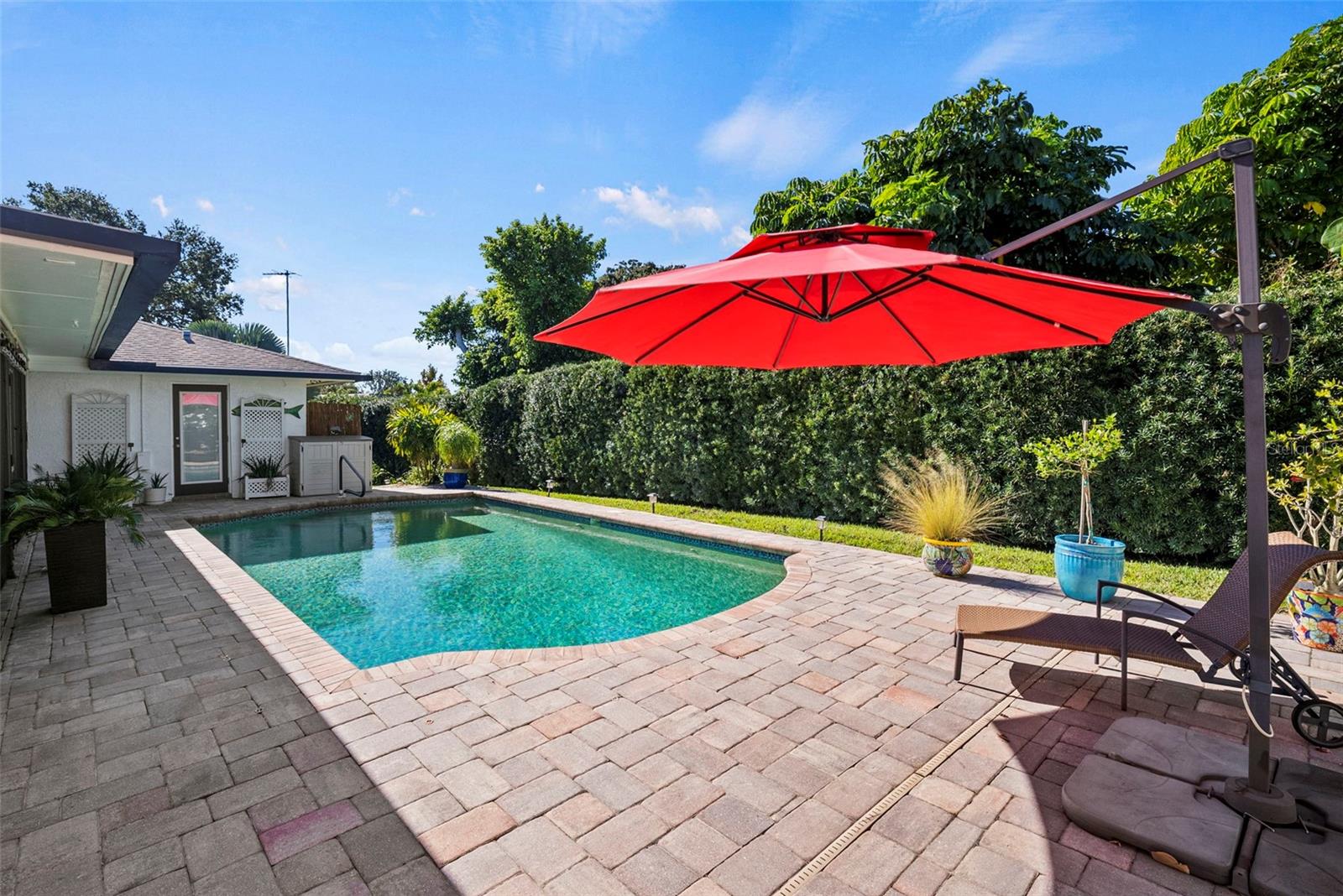 Image 41 of 82 For 2214 Davies Avenue