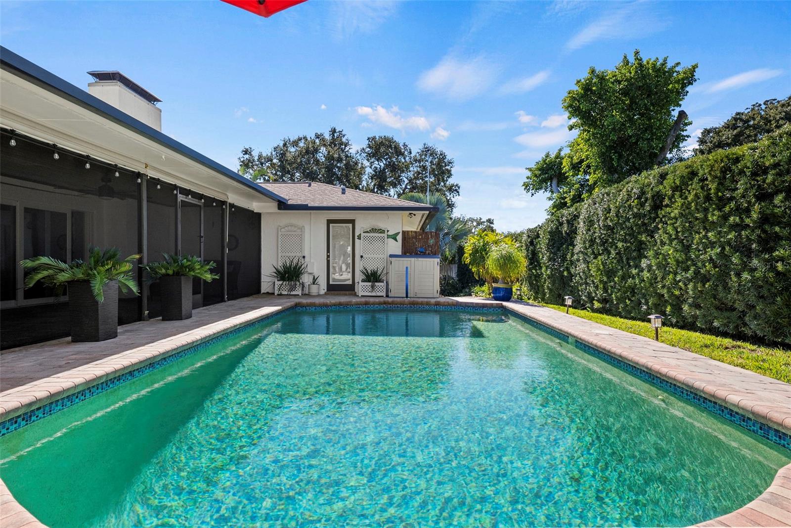 Image 42 of 82 For 2214 Davies Avenue