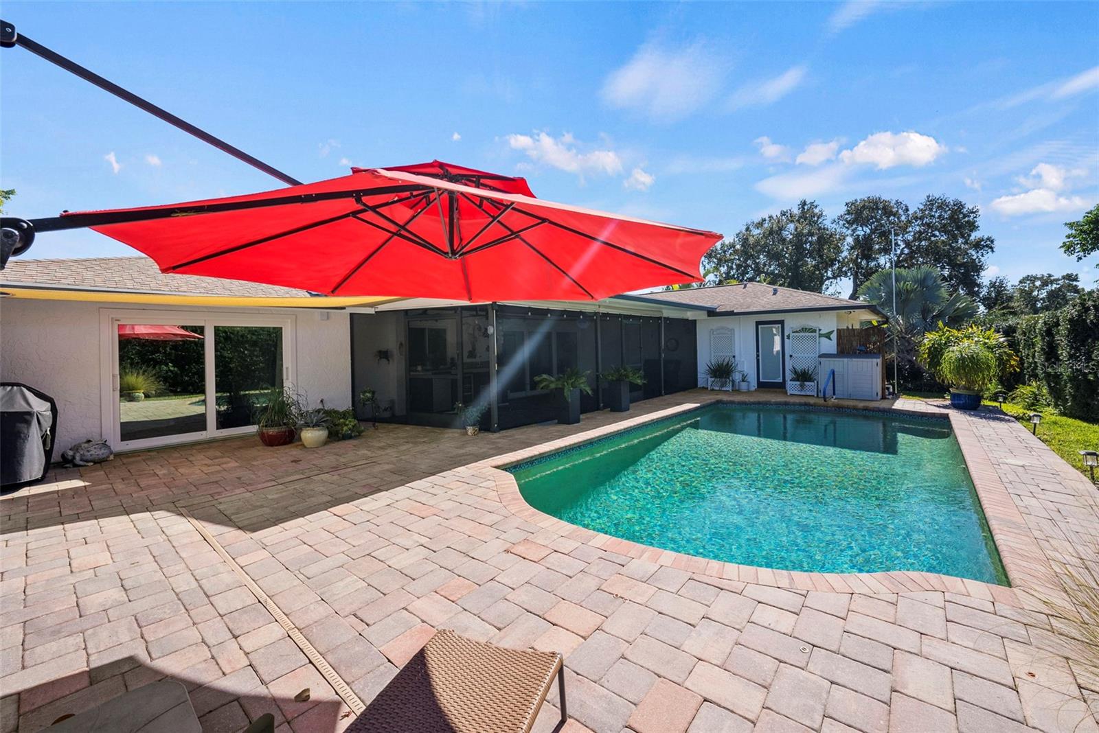 Image 43 of 82 For 2214 Davies Avenue