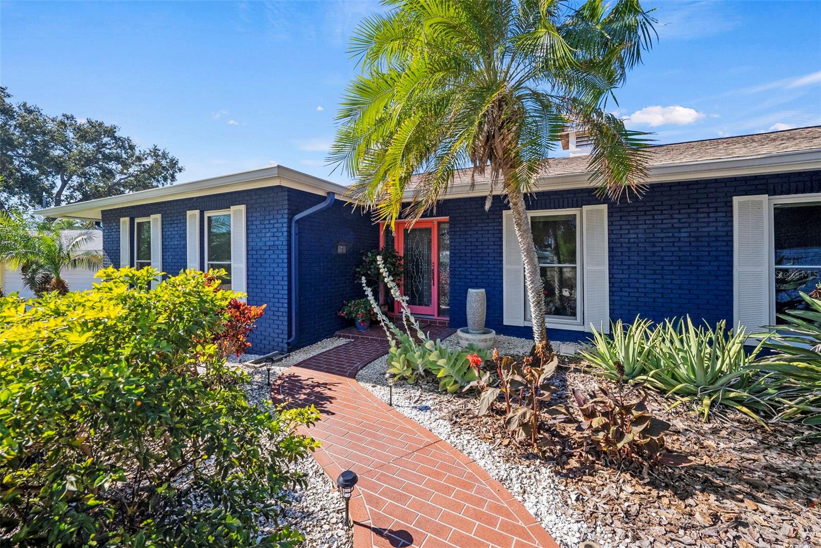 Image 46 of 82 For 2214 Davies Avenue