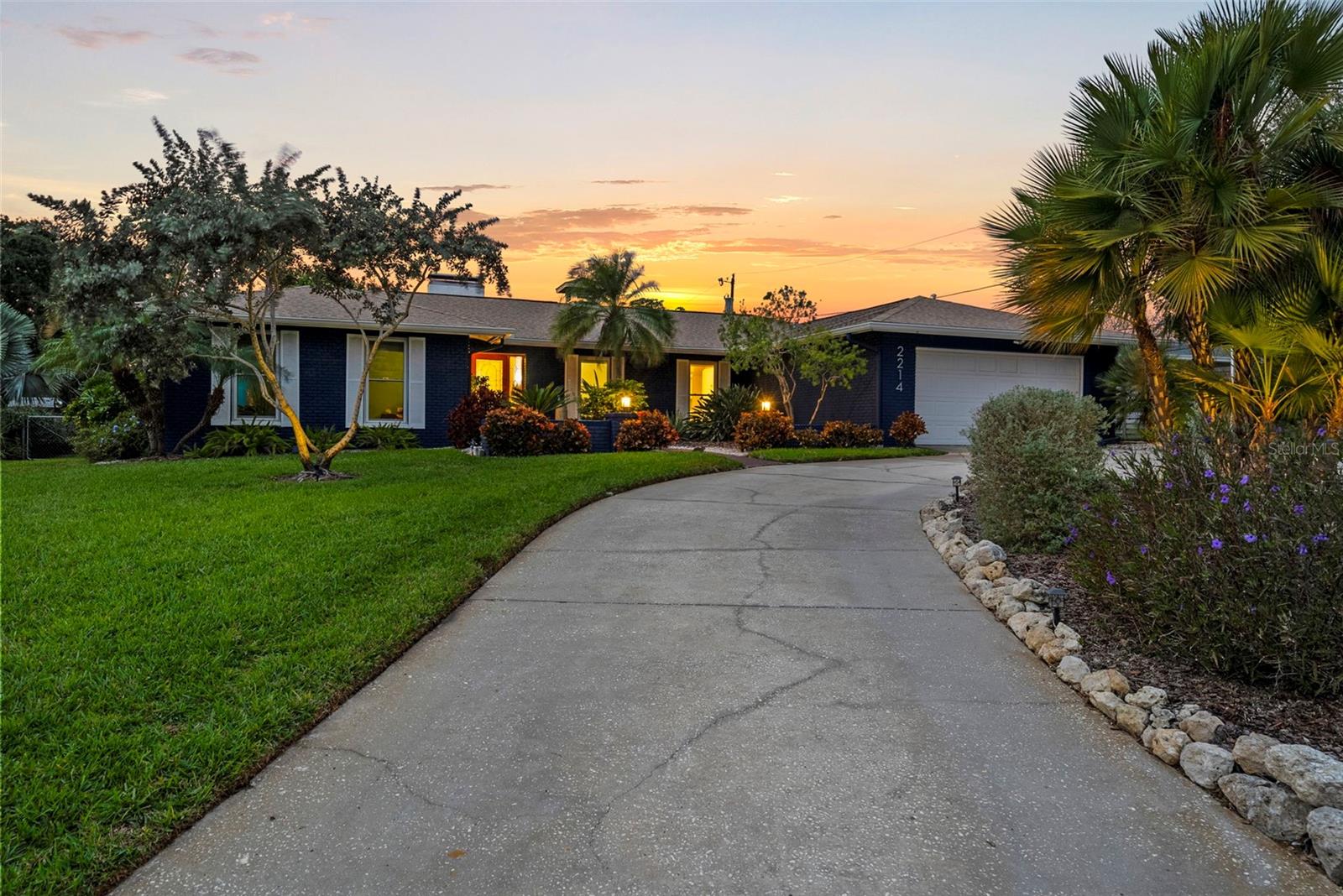 Image 47 of 82 For 2214 Davies Avenue