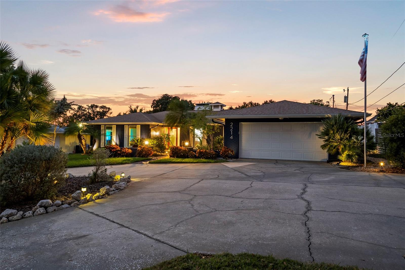 Image 48 of 82 For 2214 Davies Avenue