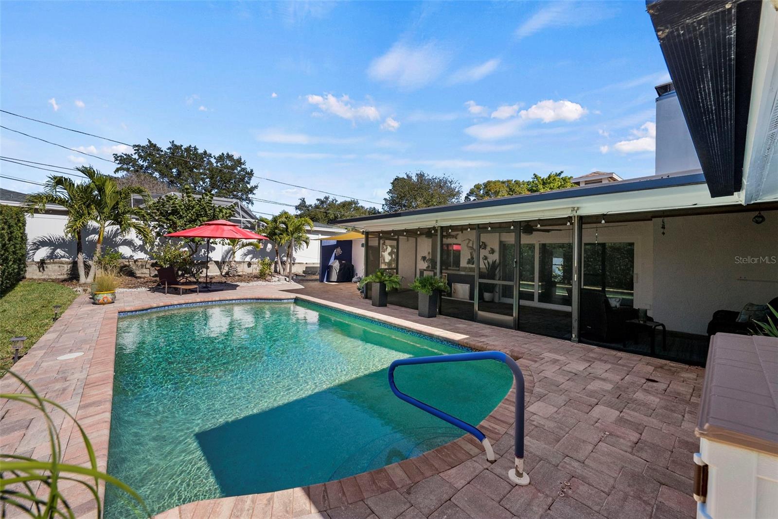 Image 49 of 82 For 2214 Davies Avenue