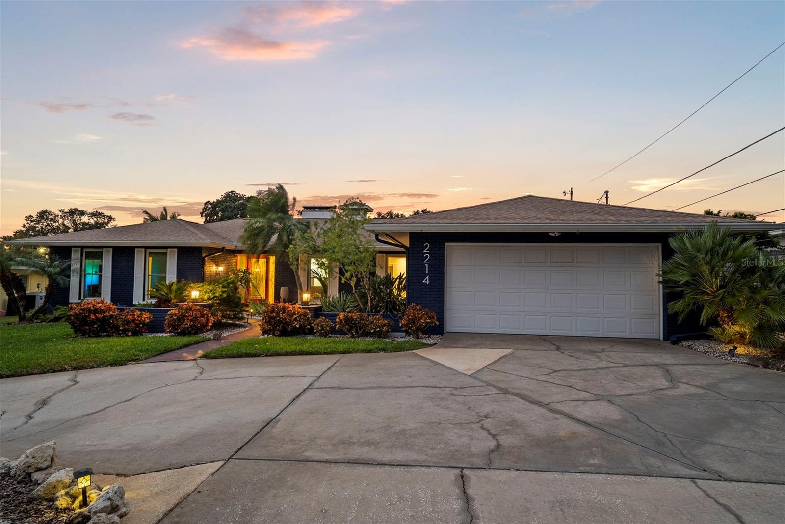 Image 51 of 82 For 2214 Davies Avenue