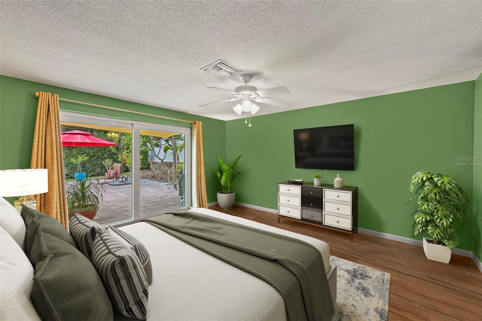 Image 6 of 82 For 2214 Davies Avenue