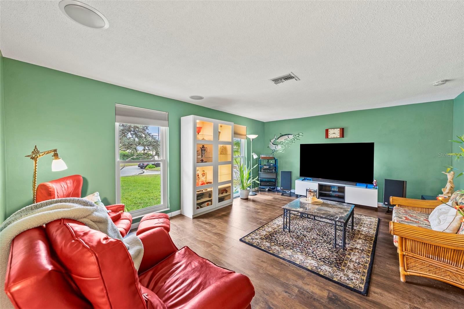 Image 7 of 82 For 2214 Davies Avenue