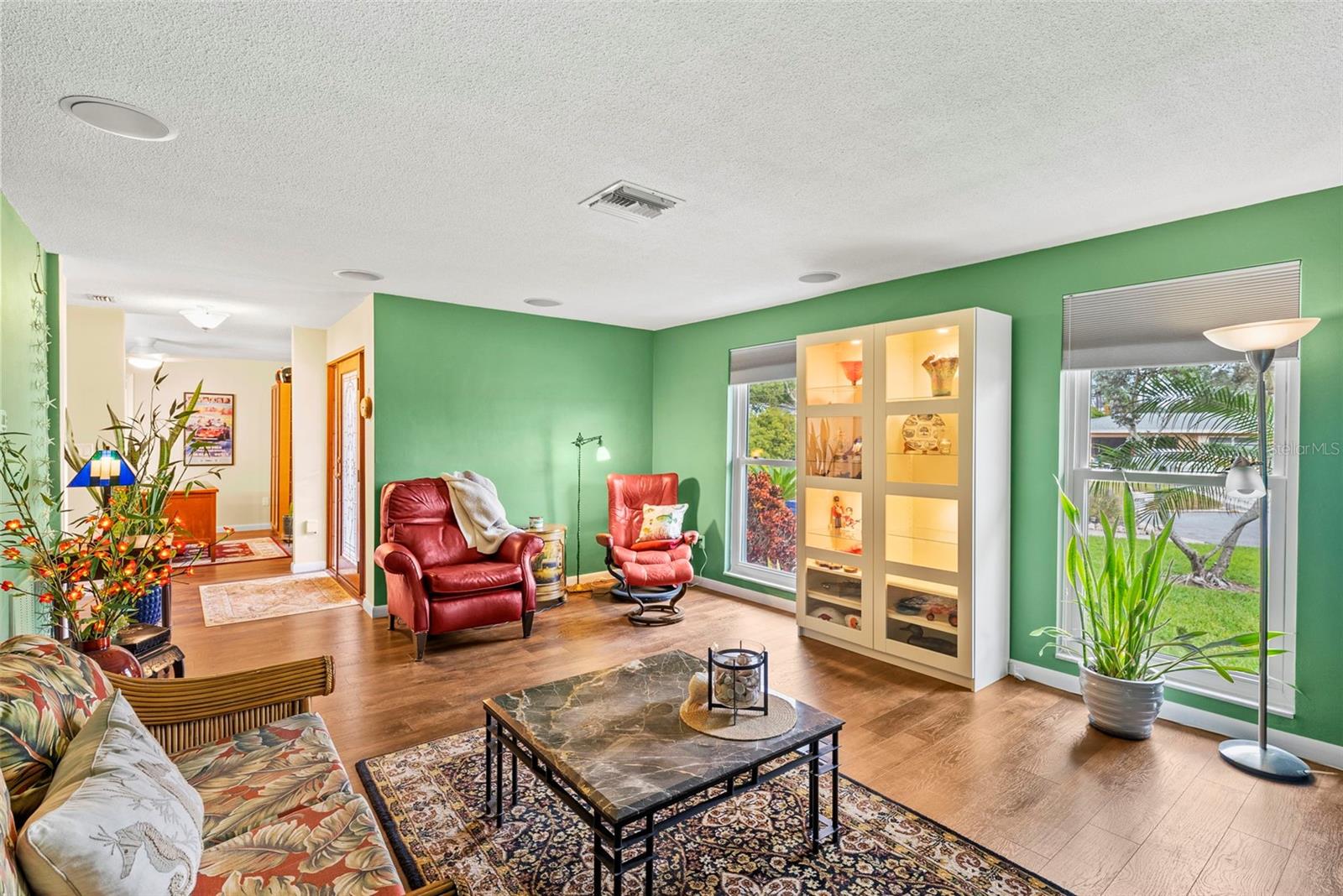 Image 8 of 82 For 2214 Davies Avenue