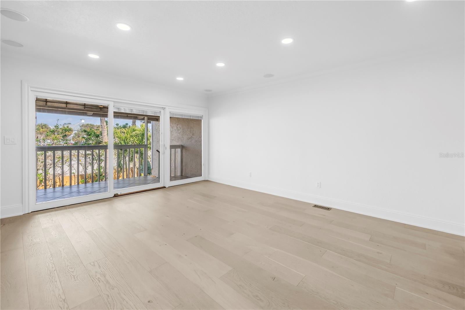 Image 10 of 69 For 1355 Pinellas Bayway S 23