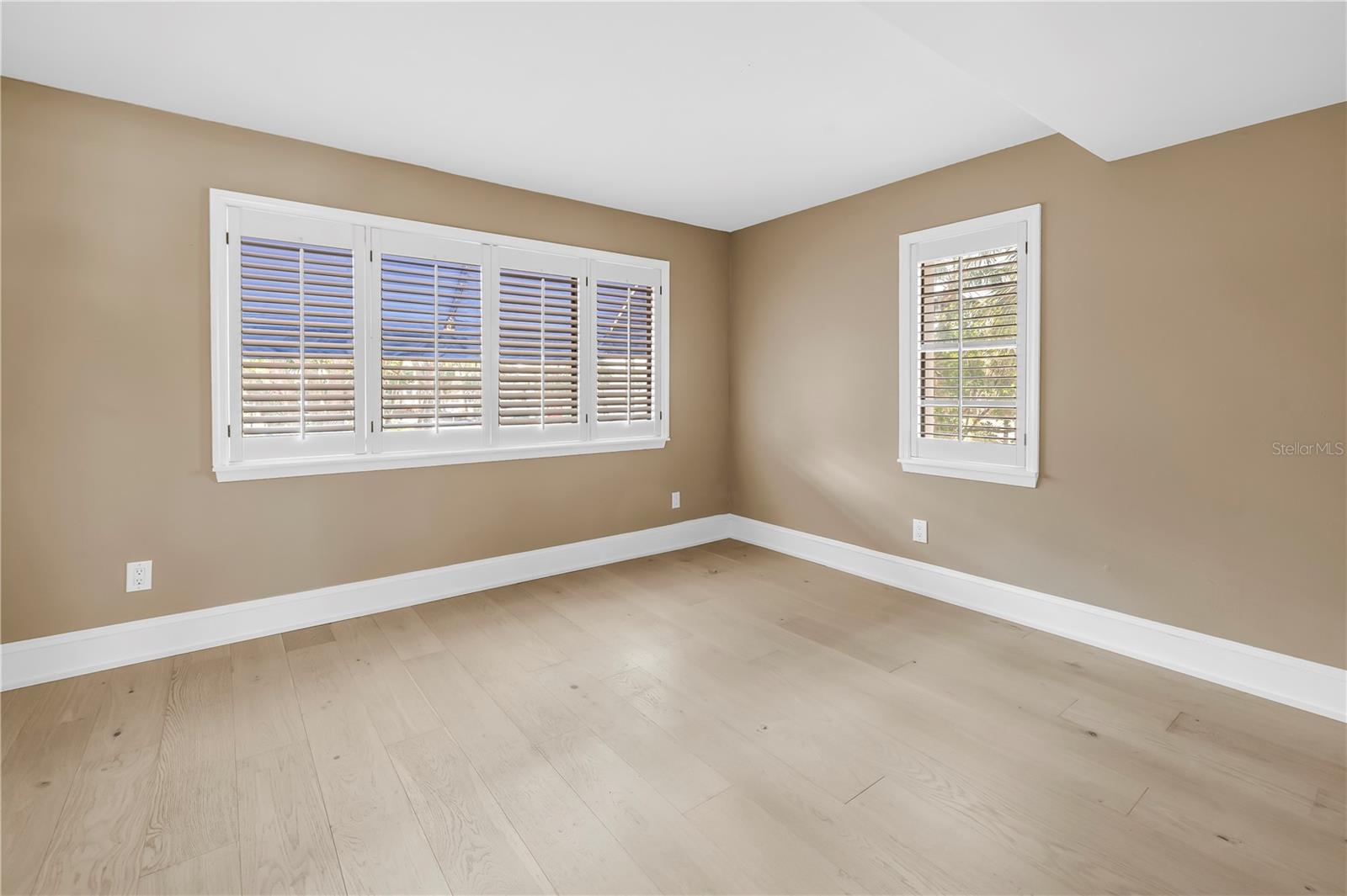 Image 18 of 69 For 1355 Pinellas Bayway S 23