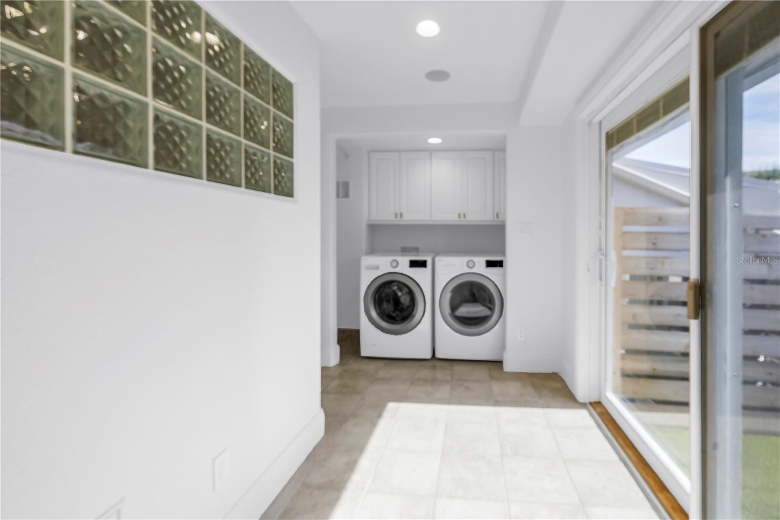 Image 28 of 69 For 1355 Pinellas Bayway S 23