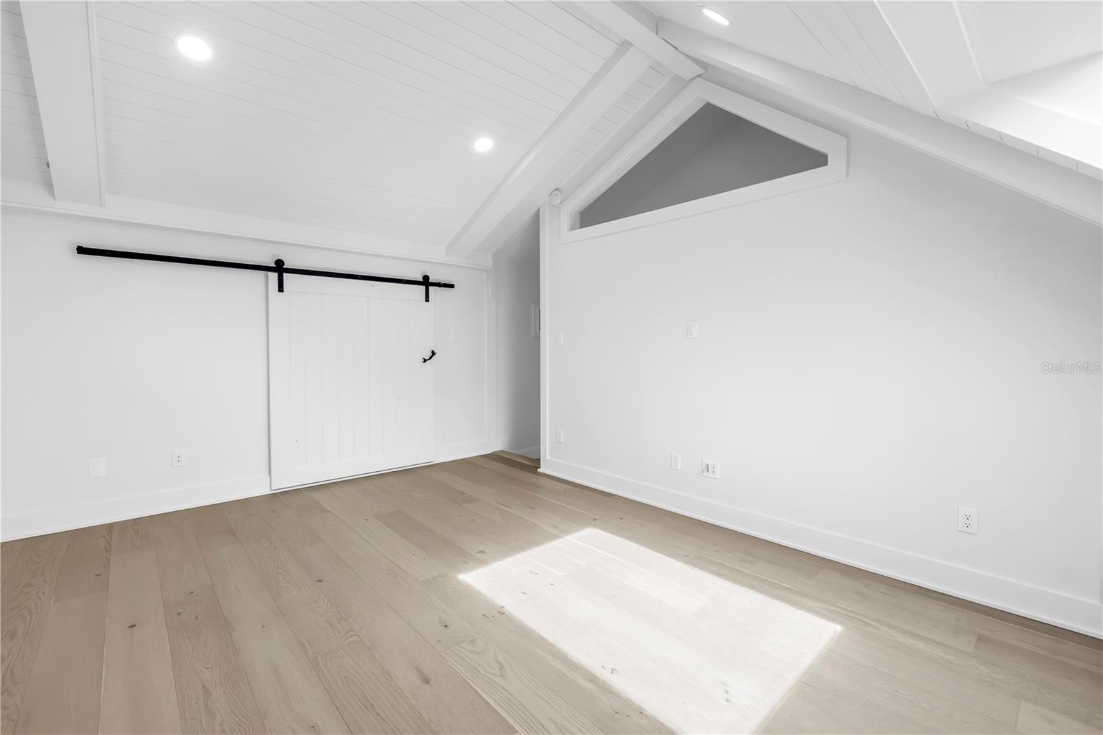 Image 31 of 69 For 1355 Pinellas Bayway S 23