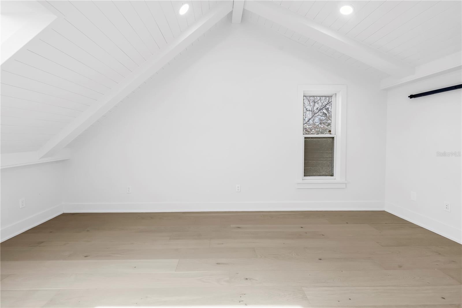 Image 33 of 69 For 1355 Pinellas Bayway S 23