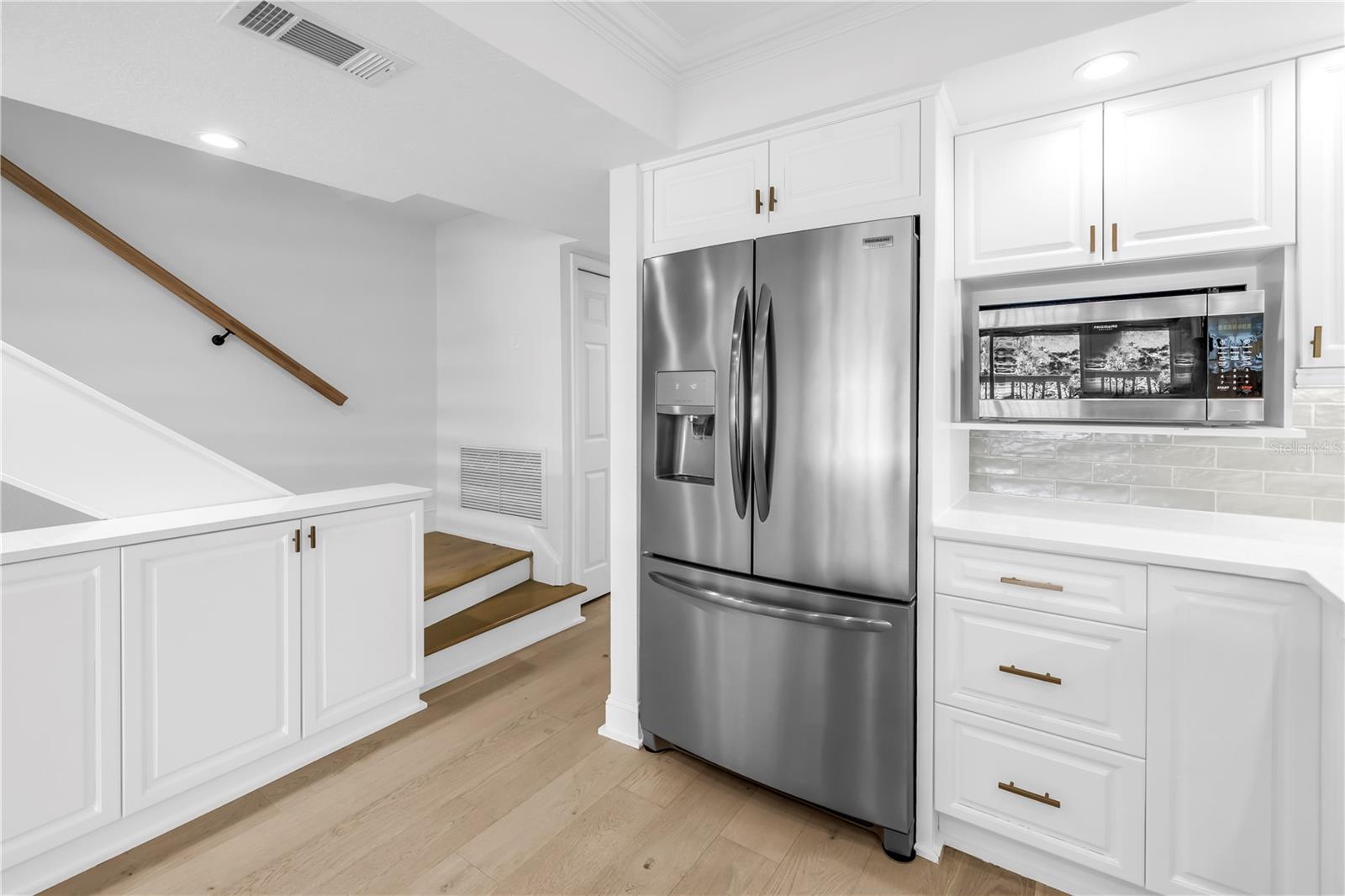 Image 5 of 69 For 1355 Pinellas Bayway S 23