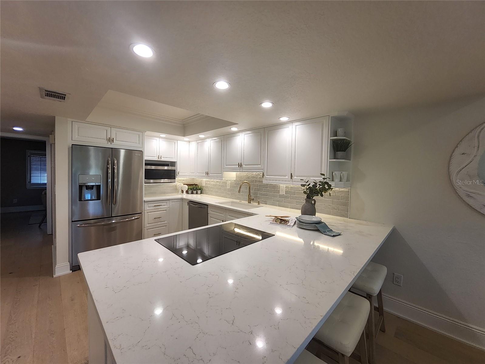 Image 52 of 69 For 1355 Pinellas Bayway S 23