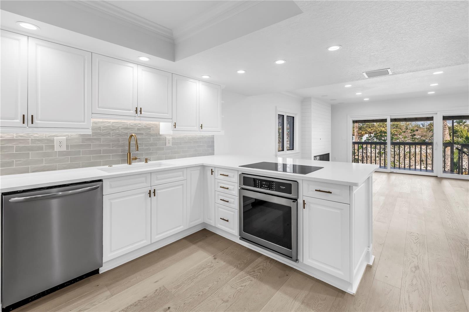 Image 7 of 69 For 1355 Pinellas Bayway S 23