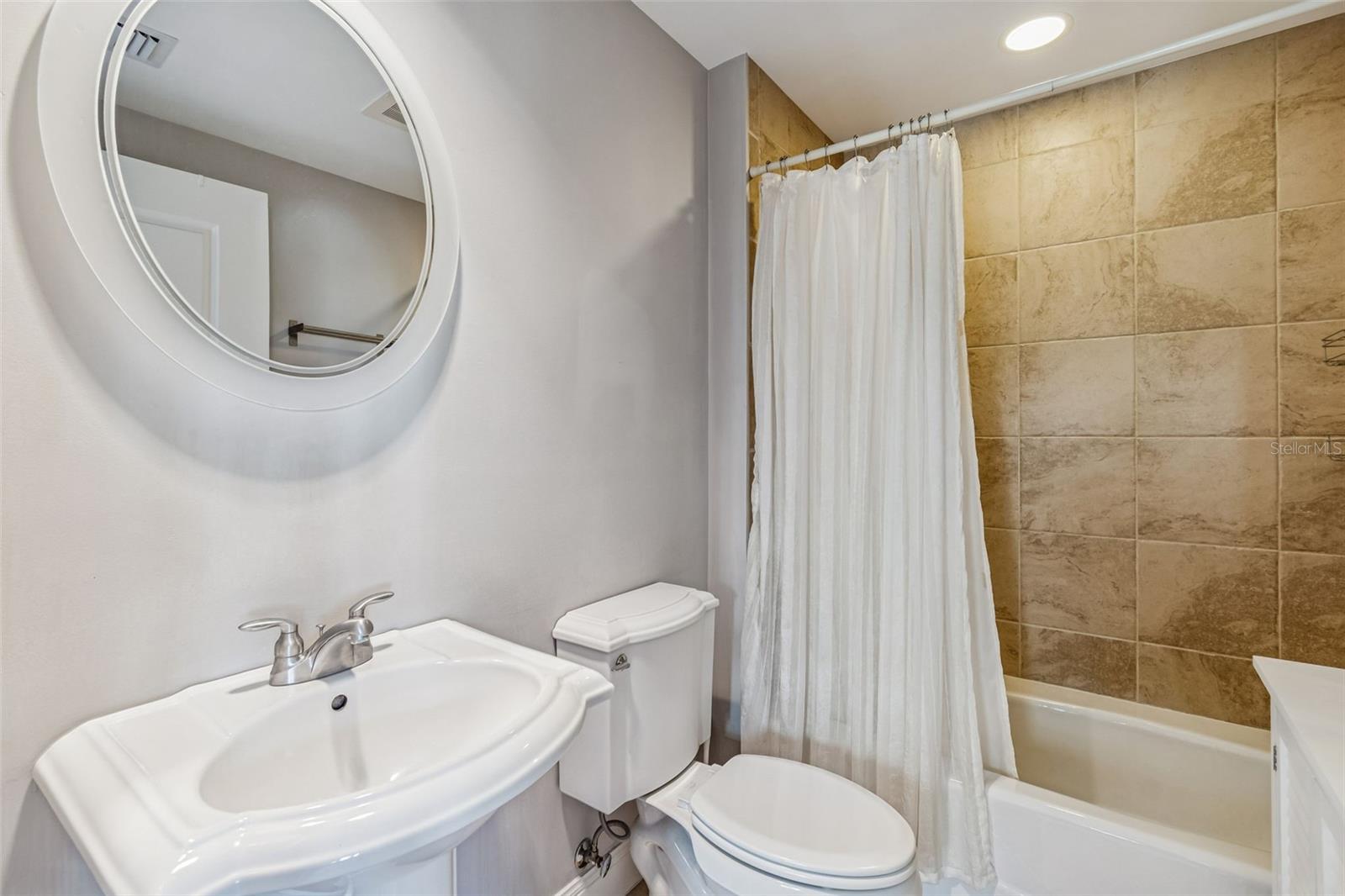 Image 13 of 33 For 450 Knights Run Avenue 411