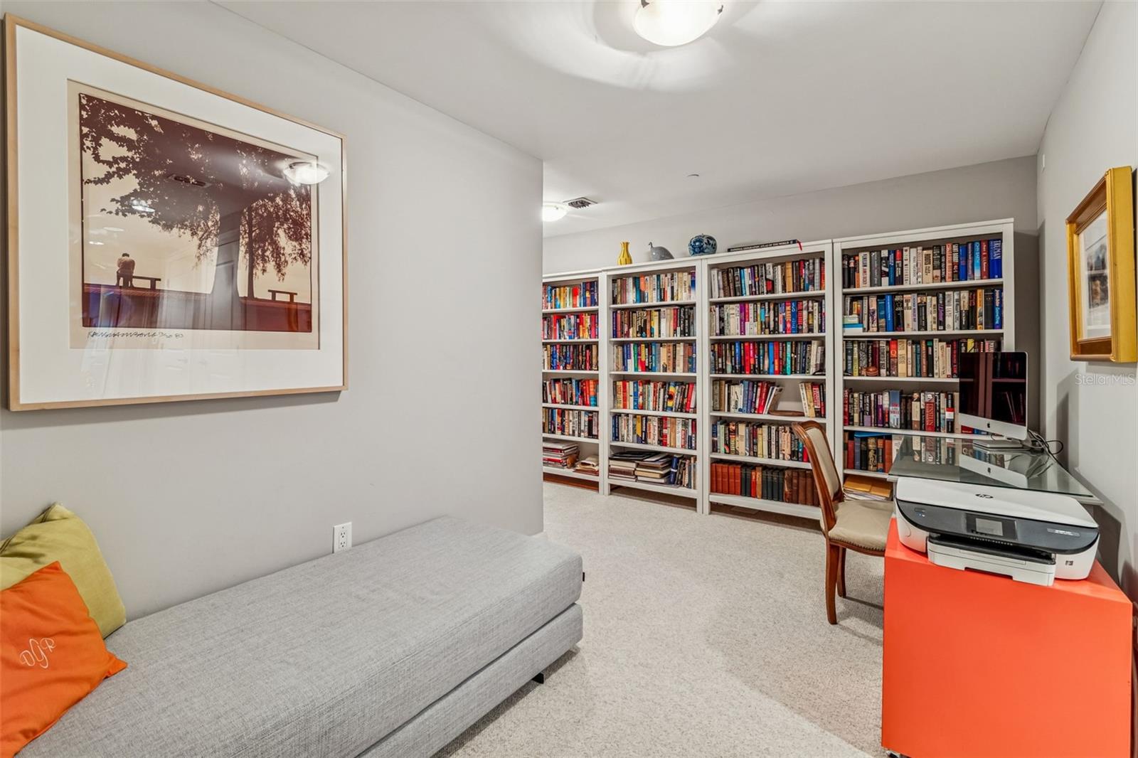 Image 14 of 33 For 450 Knights Run Avenue 411