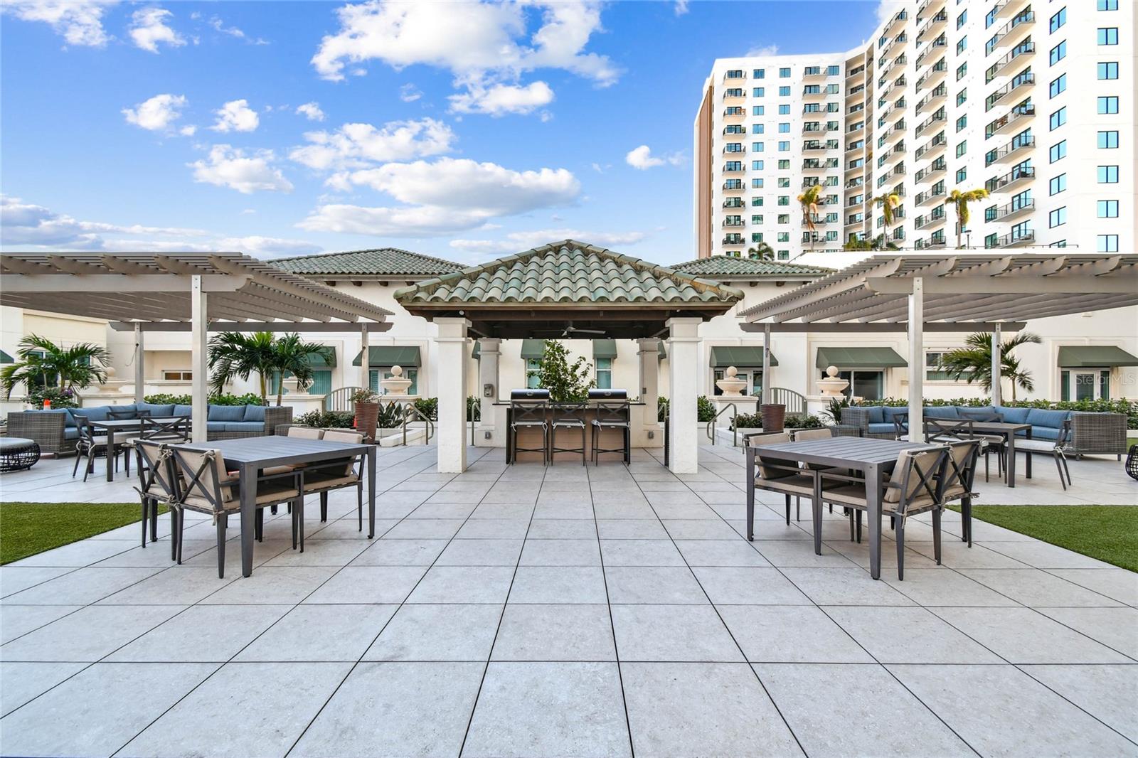 Image 17 of 33 For 450 Knights Run Avenue 411