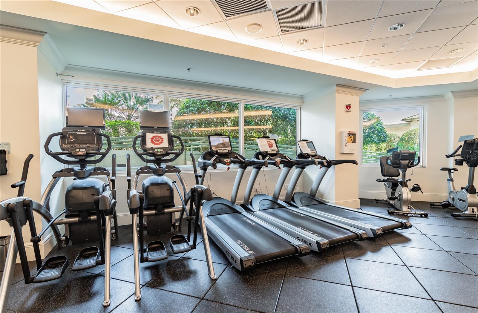 Image 19 of 33 For 450 Knights Run Avenue 411