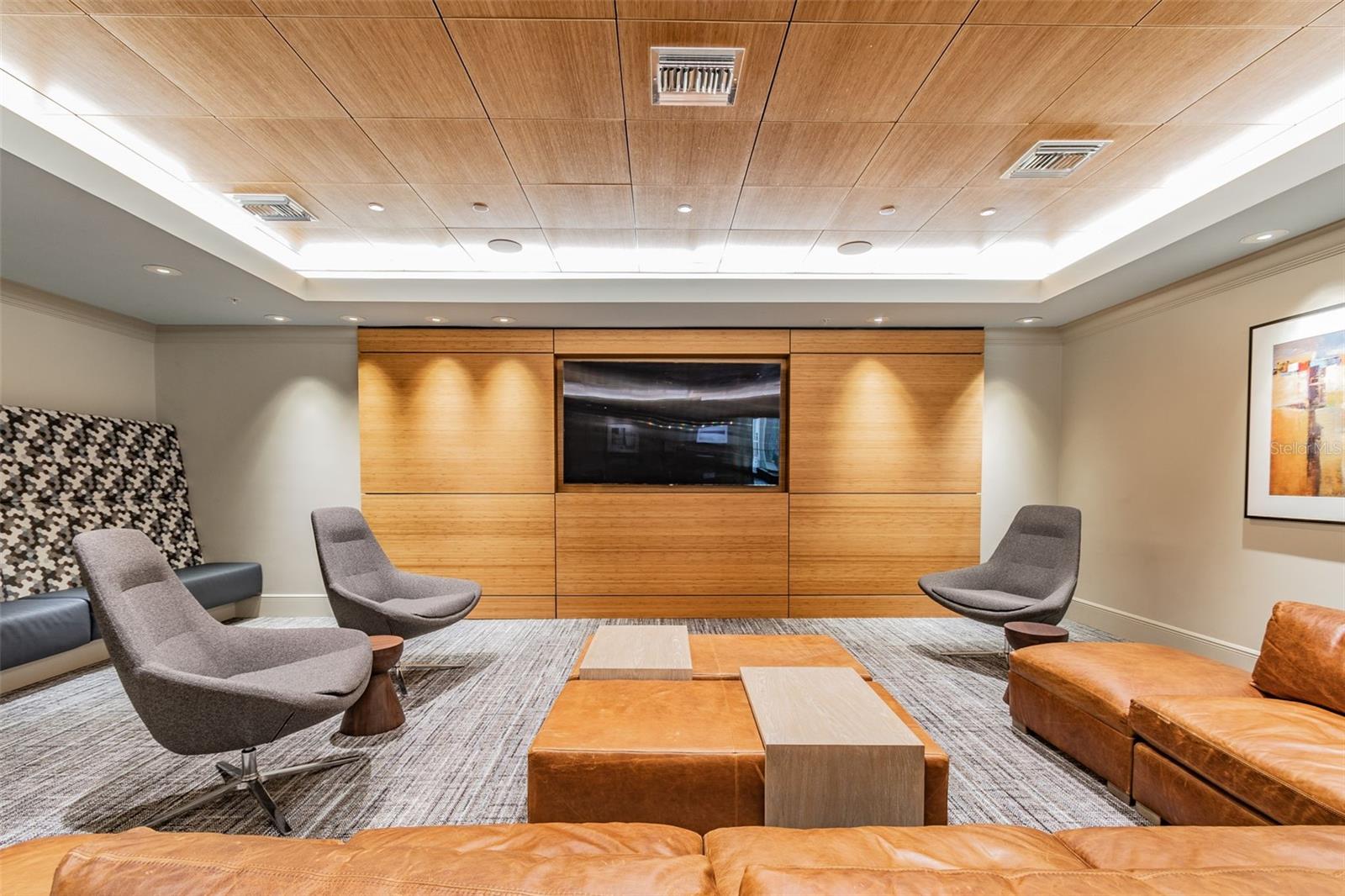 Image 22 of 33 For 450 Knights Run Avenue 411