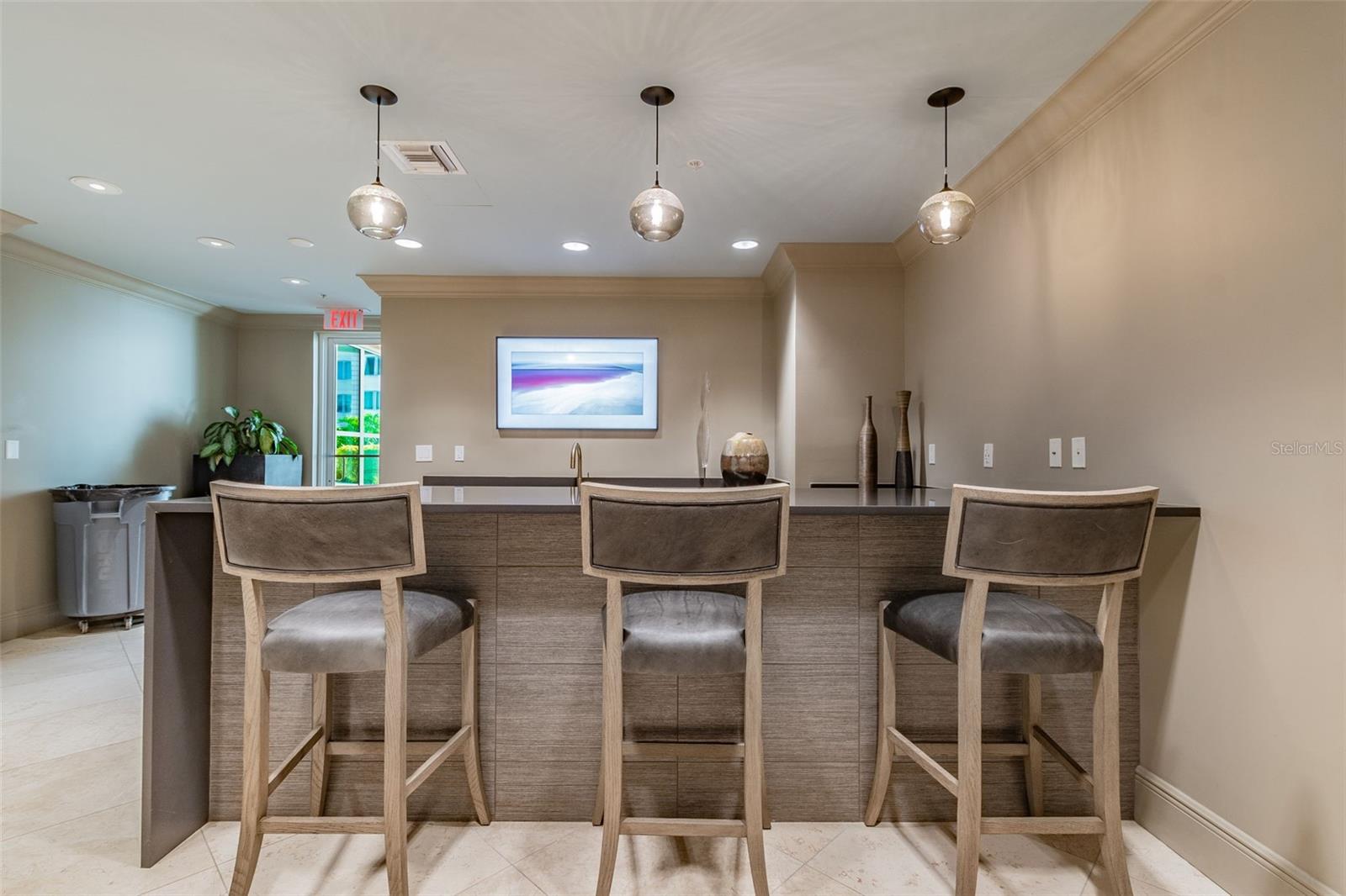 Image 24 of 33 For 450 Knights Run Avenue 411