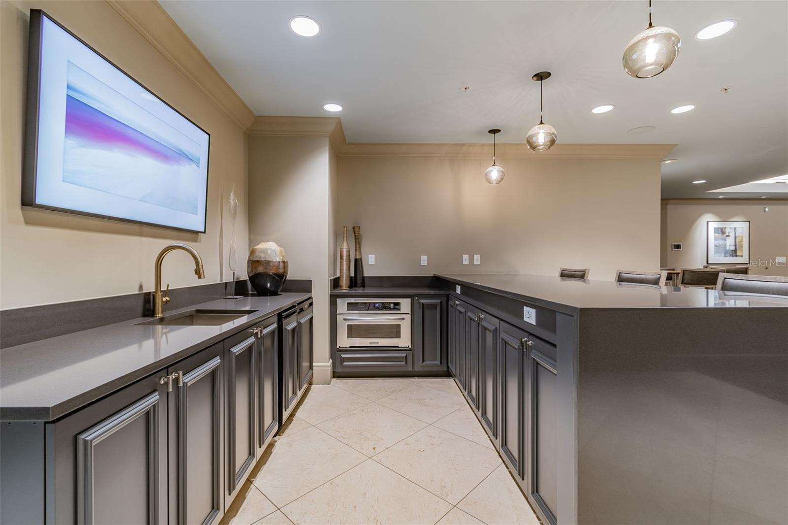 Image 25 of 33 For 450 Knights Run Avenue 411