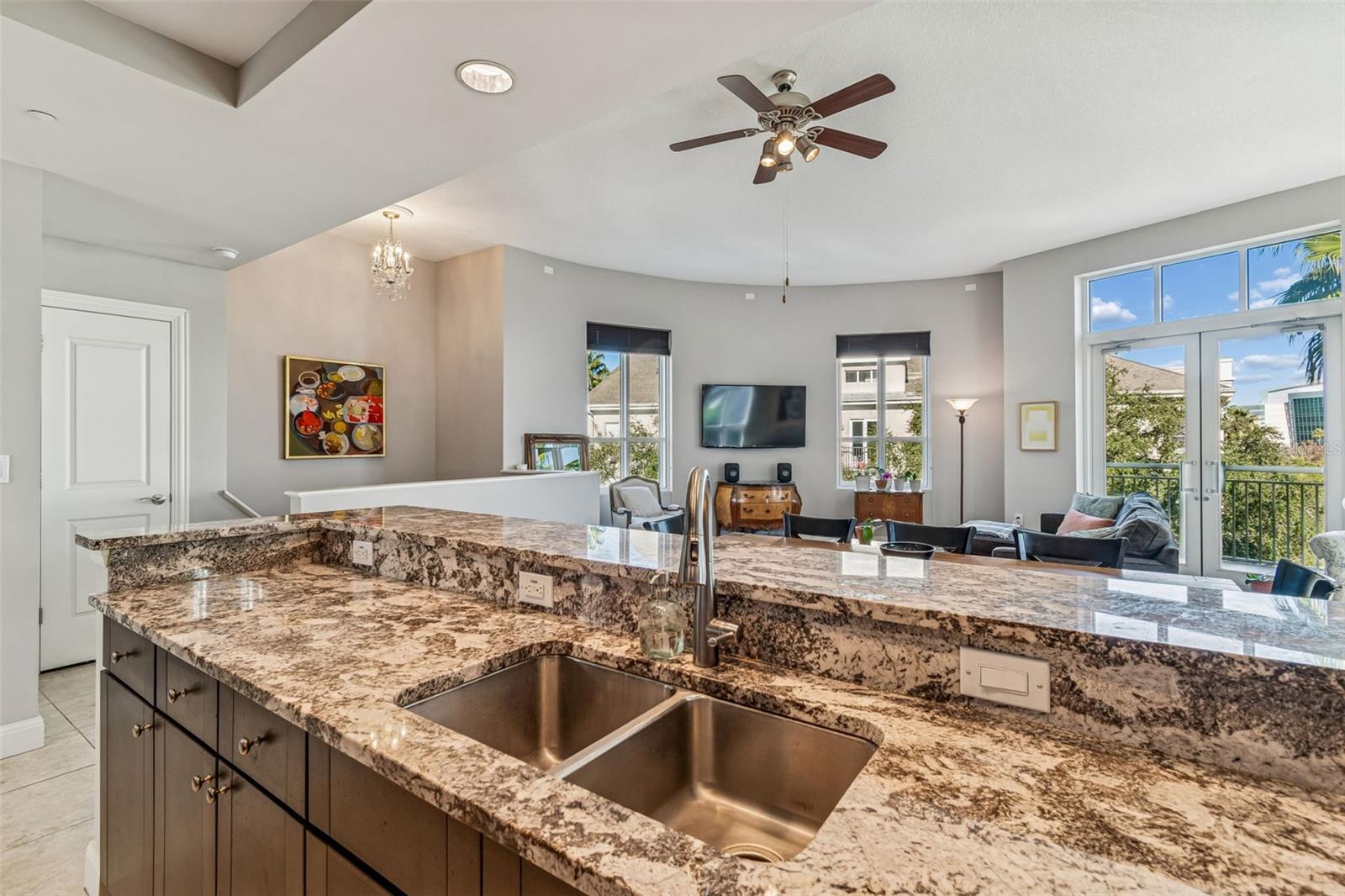 Image 6 of 33 For 450 Knights Run Avenue 411