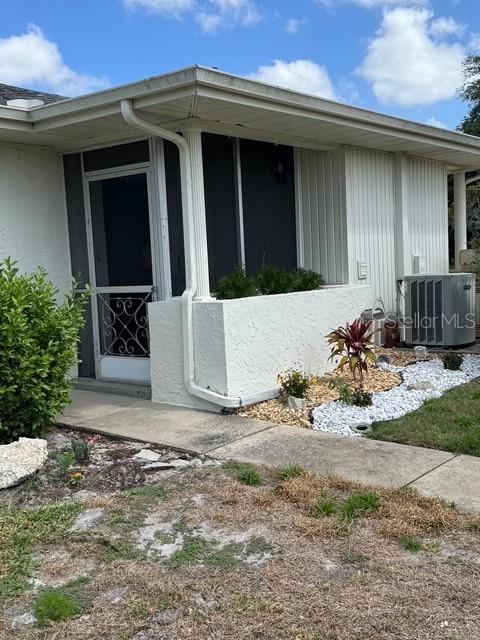 Image 3 of 74 For 1903 Canterbury Lane B2