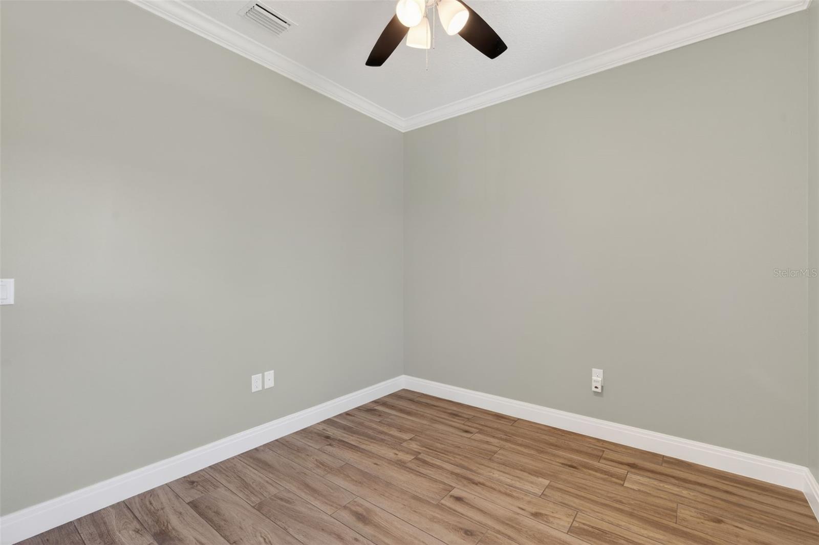 Image 17 of 44 For 405 Boyer Street