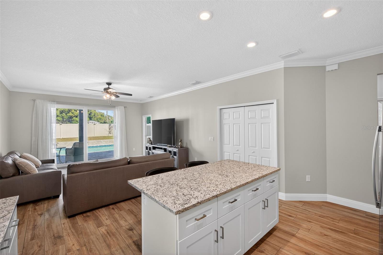 Image 32 of 44 For 405 Boyer Street