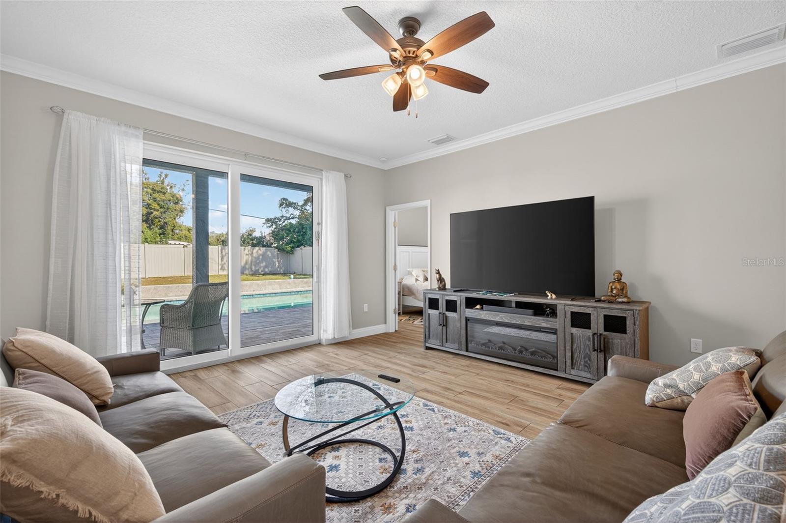 Image 34 of 44 For 405 Boyer Street