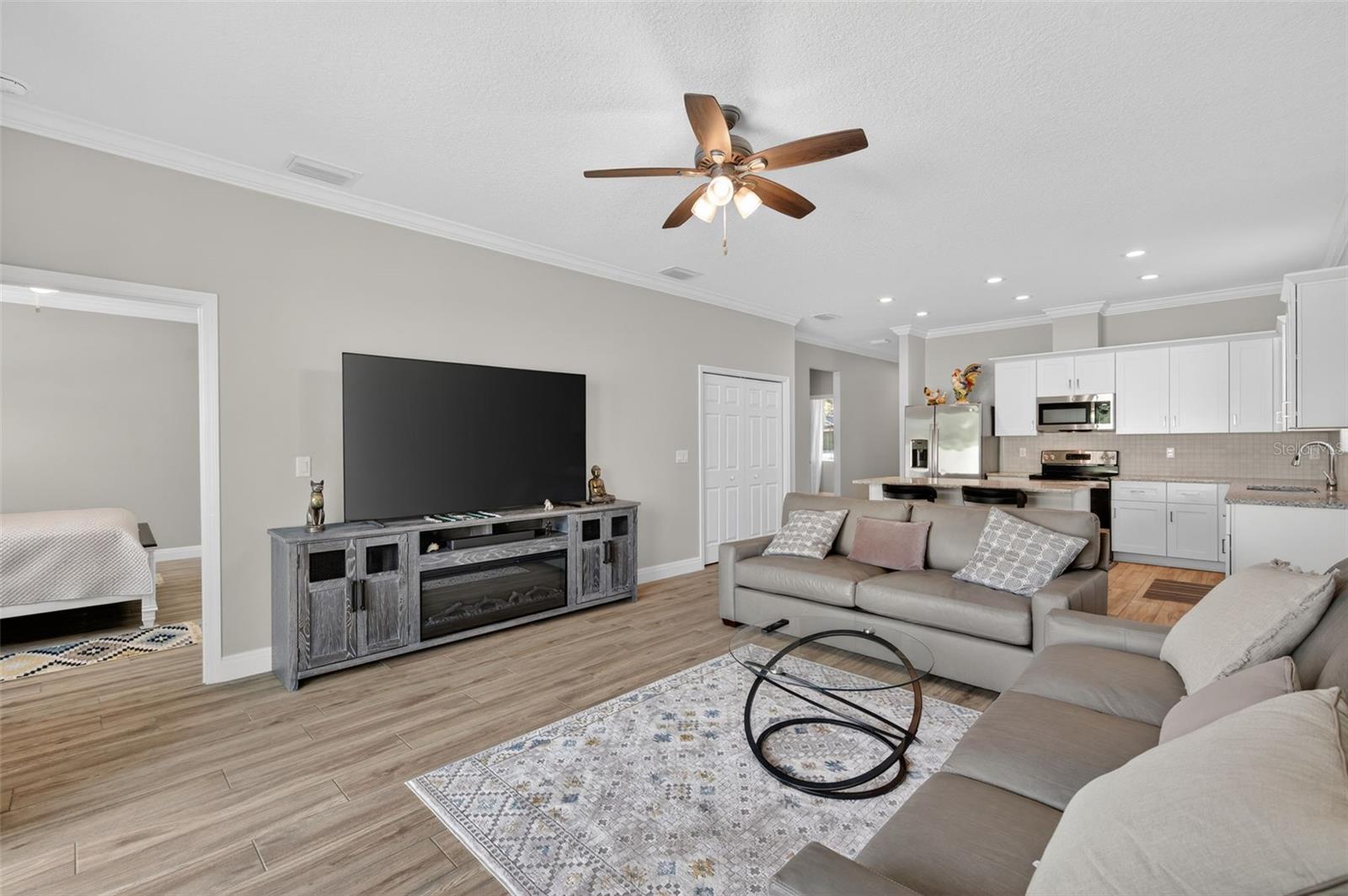 Image 36 of 44 For 405 Boyer Street