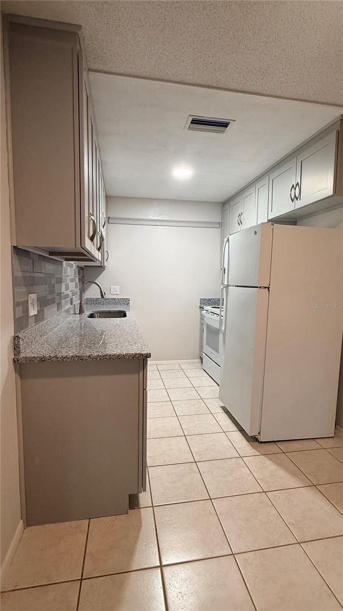 Image 13 of 32 For 7846 Royal Hart Drive