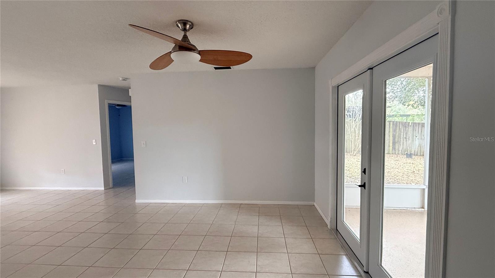 Image 7 of 32 For 7846 Royal Hart Drive