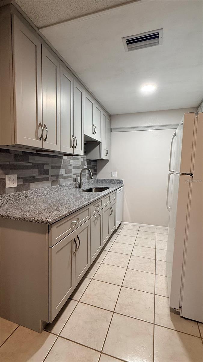 Image 8 of 32 For 7846 Royal Hart Drive