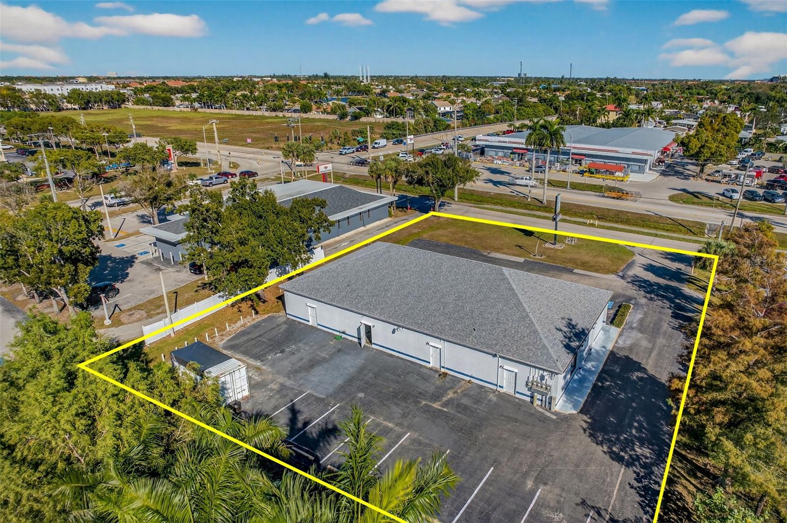 Image 5 of 44 For 16048 San Carlos Boulevard