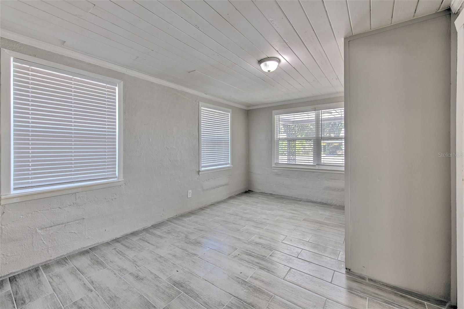 Image 20 of 35 For 905 Ball Street