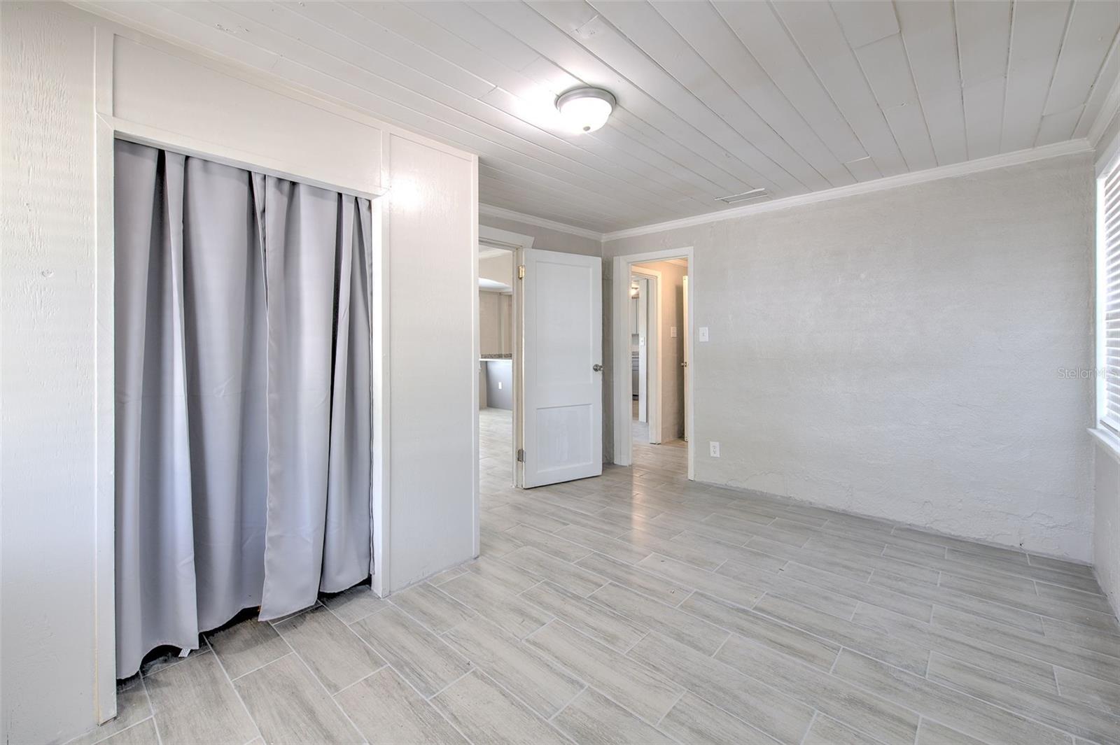 Image 21 of 35 For 905 Ball Street