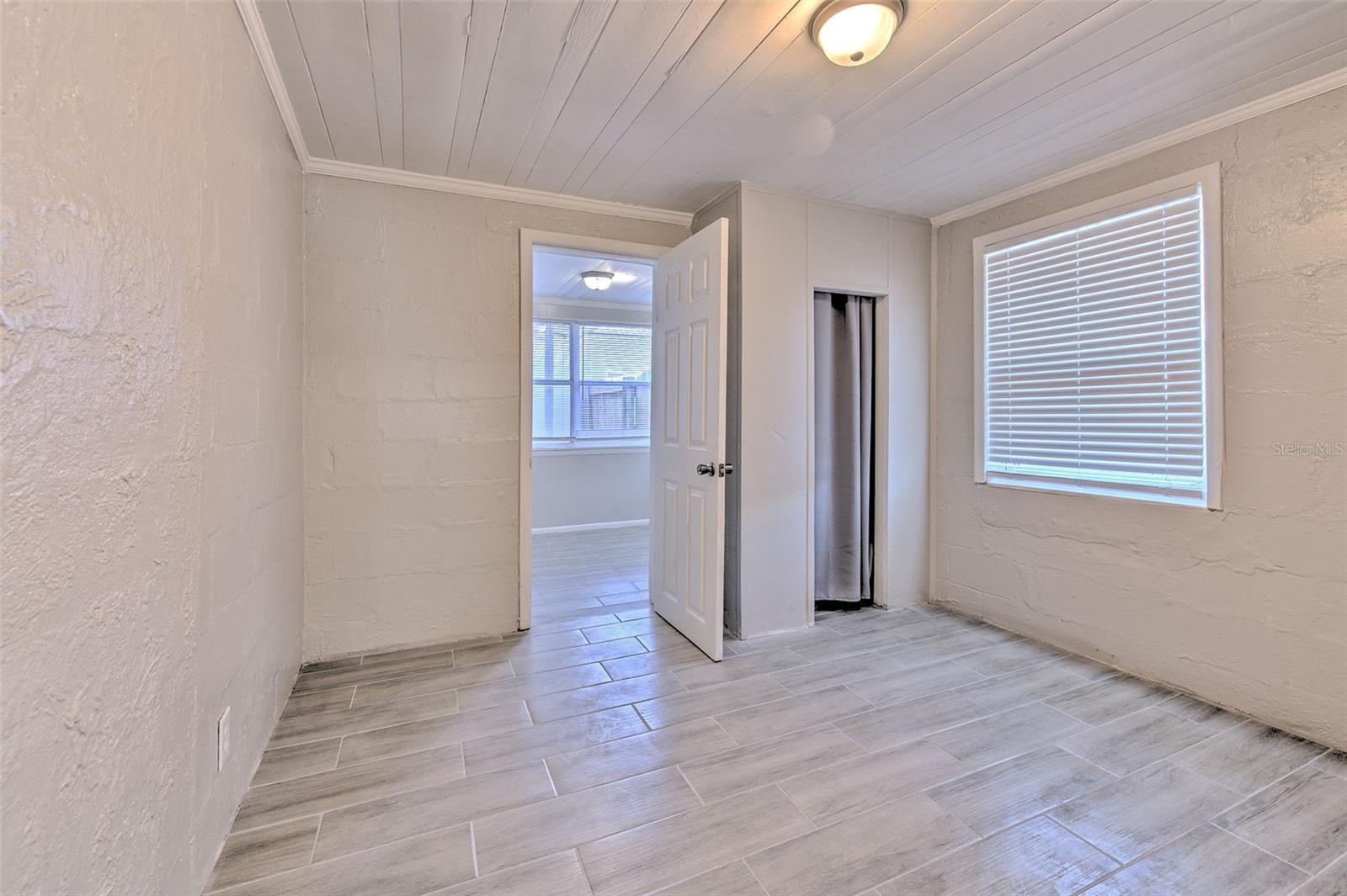 Image 23 of 35 For 905 Ball Street