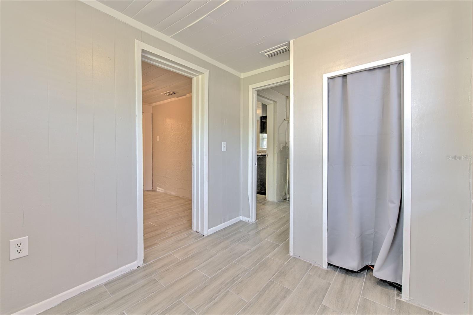 Image 26 of 35 For 905 Ball Street