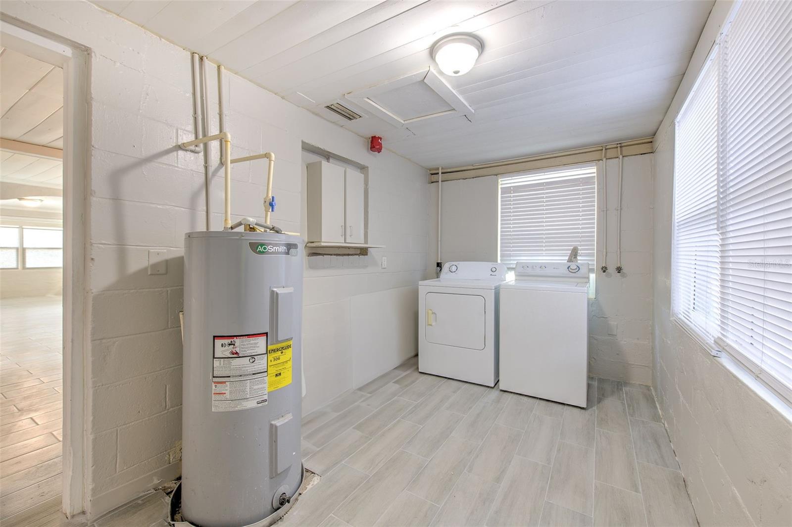 Image 28 of 35 For 905 Ball Street