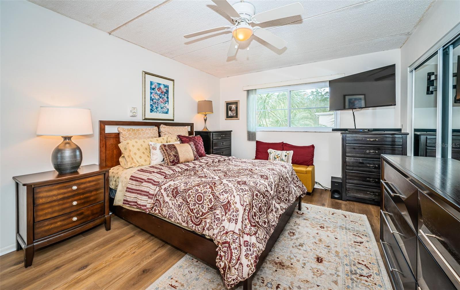 Image 28 of 66 For 920 Virginia Street 302