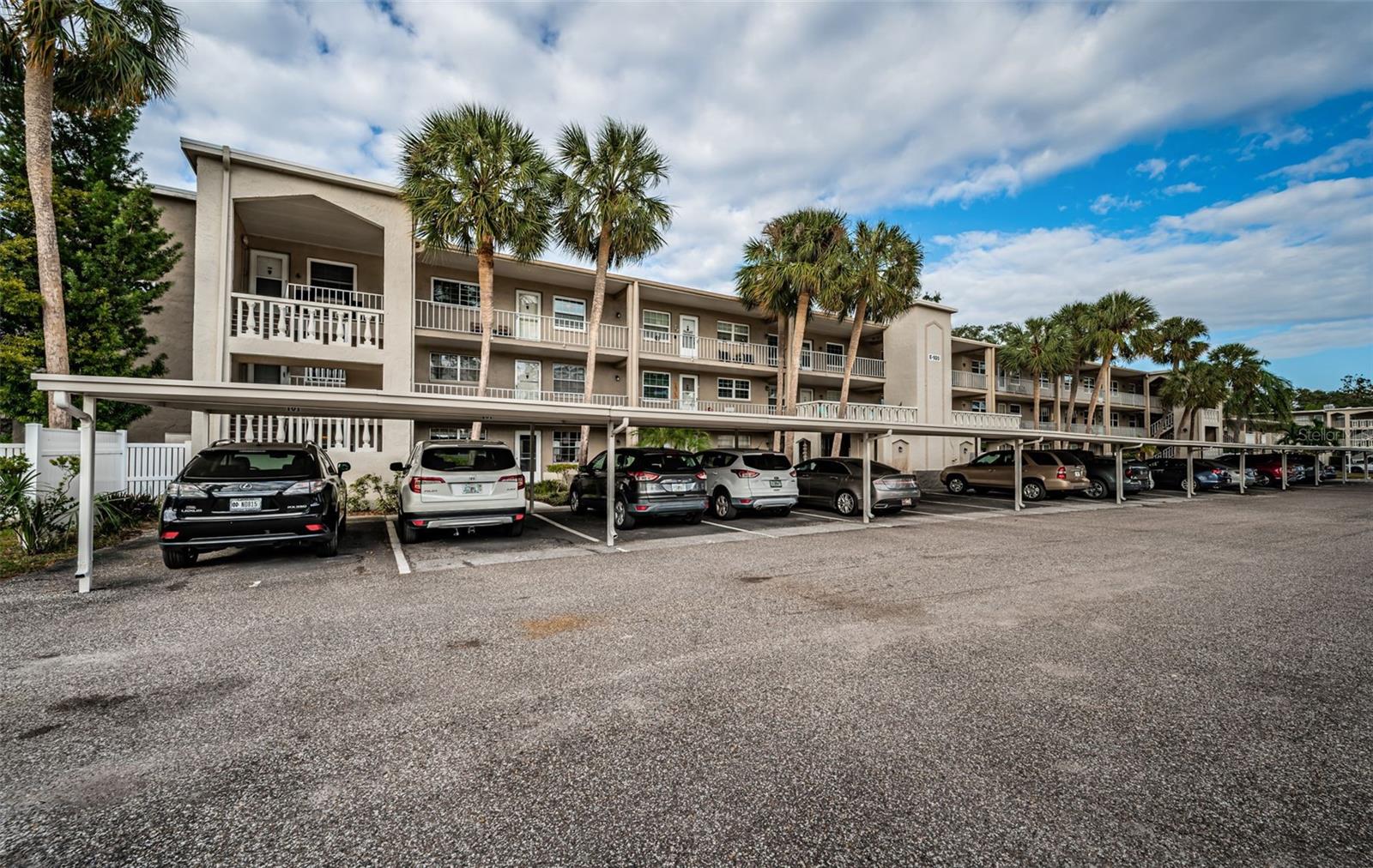 Image 4 of 66 For 920 Virginia Street 302